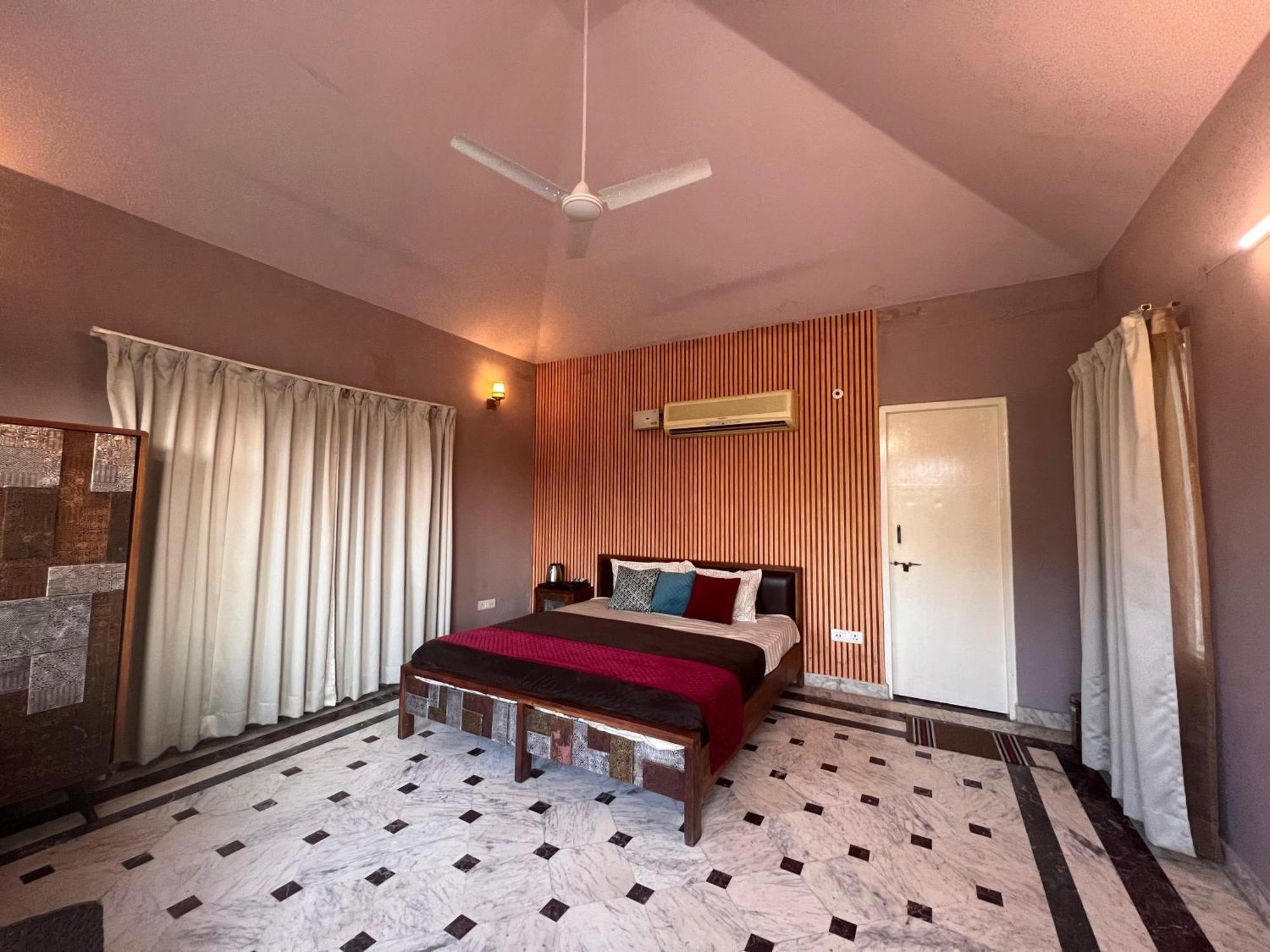 Gazibo Elegant Farm Stay With Swimming Pool Джайпур Екстериор снимка